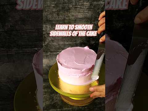 LEARN HOW TO SMOOTH YOUR SIDEWALLS OF THE CAKE 💕 CAKE TUTORIAL #viral #cake #fypシ #trending #shorts