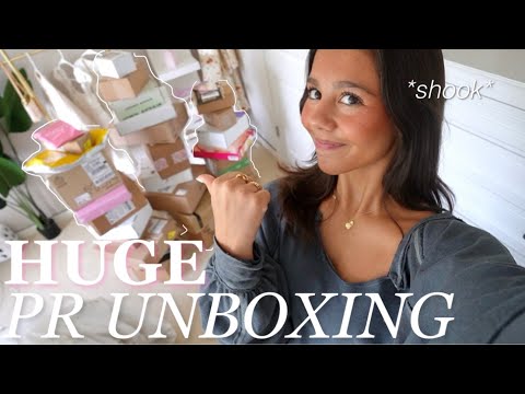 HUGEEEE pr unboxing haul *clothes, makeup, hair products, etc*