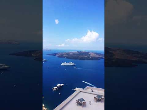 Santorini's azure coast 💙⛵️ #santorini #santorinitravel #travel #vantage #azure