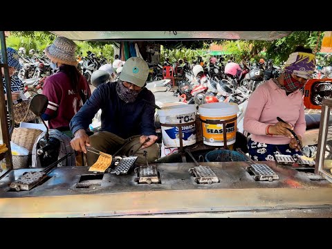 Popular Cambodian Coconut Waffles @Old Market in Siem Reap, Cambodia