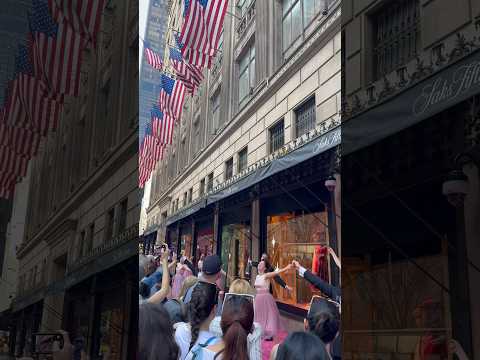 👯‍♀️ The Pink Shoelaces Dance, NYC 5th Ave! Mrs Marvelous Maisel #shorts #pinkshoelaces #dance