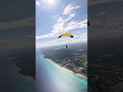 Above the world 🪂 #adrenaline #skydive #travel #skydiveplaya #playadelcarmen #méxico #fun #thrill