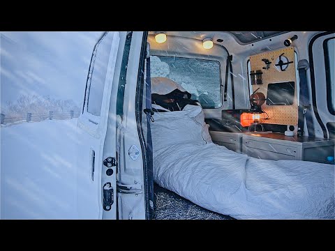 [BLIZZARD]SNOW CAR CAMPING in a small car hit by a snow storm,spending night alone.