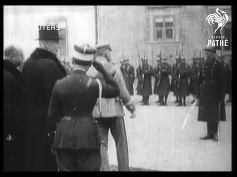 DEFENCE: Marshal D'Esperey   of France gives medal  to   Polish leader / Prime Minister Ma...(1927)