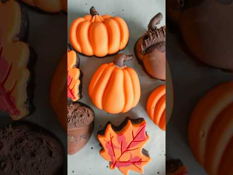 these are the cutest thing ever, and u can fight me on that!!!! chocolate butter cookies for fall 🍁