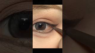 #eyelinertutorial #eyeliner #eyemakeup #makeupshorts #forbeginners #fypyoutube