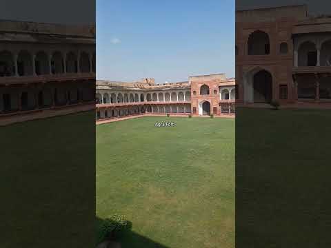 Beautiful courtyard of Agra Fort