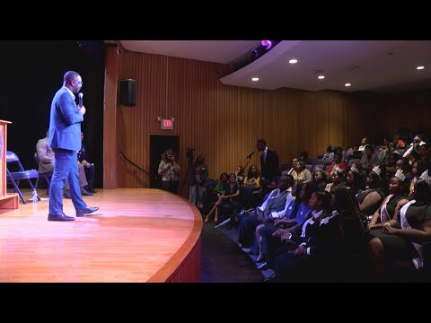 Memphis Mayor Paul Young makes first town hall college tour stop at LeMoyne-Owen College