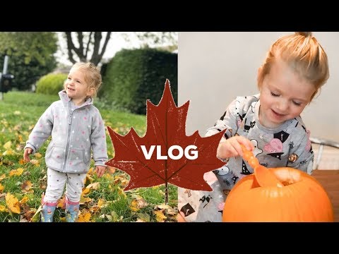 VLOG | BAKING, AUTUMN WALKS AND PUMPKIN CARVING | THE MUMMY JOURNEY