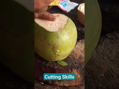 Master Skills for cutting coconut Asmr #satisfying #streetfood #youtubeshorts @GatchieJr33