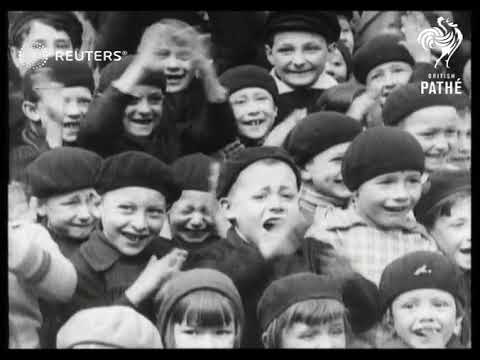 World famous Fratellini clowns brighten the lives of orphan kiddies with clever performance (1931)