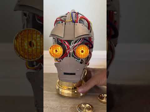 Unboxing C-3PO’s Head!