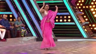 Prajakta Mali hot saree dance