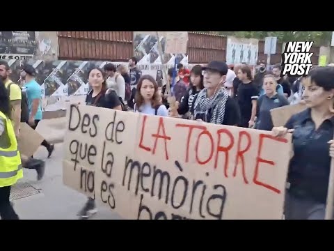 Thousands of furious protesters march in Spain over handling of catastrophic flood