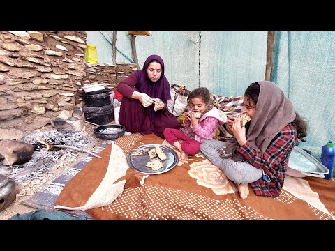 "Heroic mother: the story of life and efforts to provide food in the forest"