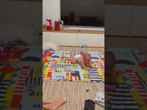 4 month old baby CRAWLS #b3 #amazing #4monthsoldbaby #crawlingbaby #zestforlife #advanced #baby