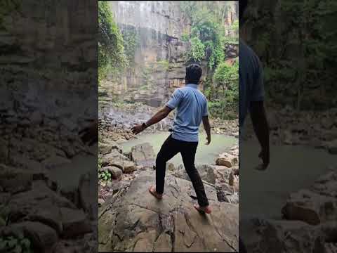 Waterfalls with shah rukh khan signature pose ❤️❤️ #srk // srk signature pose ❤️