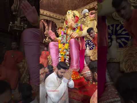 सुप्रसिद्ध अभिनेता शिव ठाकरेंने घेतले लालबागच्या राजाचे दर्शन | #viral #ganeshchaturthi #shivthakare