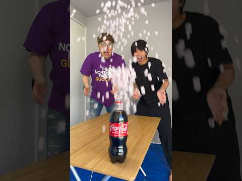 🥤💥coke vs 100mentos #Shorts