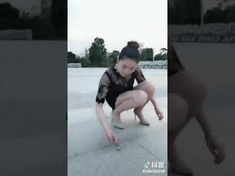 中国美腿美女玩石头china beauty leg girl play stone 중국 미녀