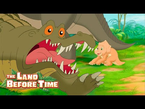 Chased by some scary crocs! 🐊 😱 | The Land Before Time