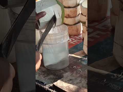 fresh buko juice pH street food #satisfying #bukojuice #streetfood #youtubeshorts @GatchieJr33