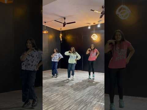 Gulabi Sadi dance🥺without gulabi sadi🙄| #trendingshorts #viral  #shorts #gulabisadi