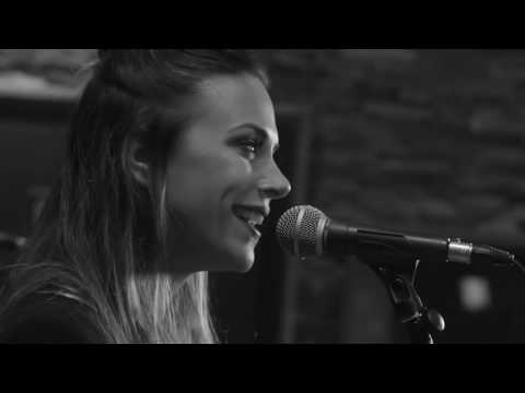 Jana Kramer - "Boomerang (Live at Black River Studio)"