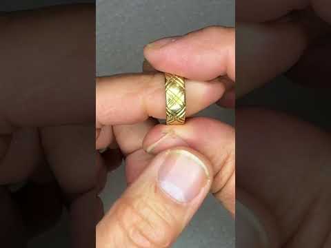 A hinged ring eliminates all anxiety