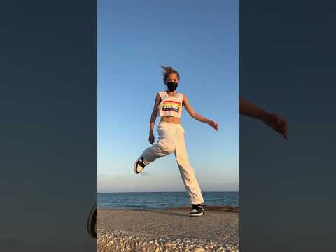 SHUFFLE DANCE/CUTTING SHAPES SUBSCRIBE FOR MORE DANCE VIDEOS #shuffle #shuffledance #shufflevibes #1