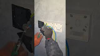 Power socket installation technology