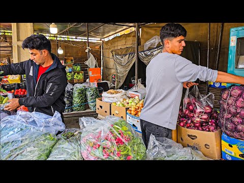 Buying fruits and food: an adventure in the city