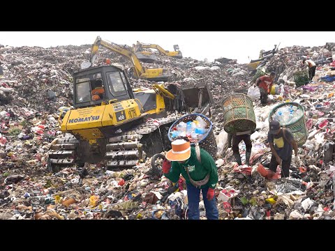 Dumping & Processing Tons of City Trash in World’s Biggest Landfills