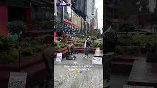 Teddy Swims sings Lose Control with busker in Brisbane