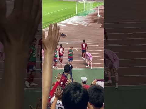 試合終了後にブーイングを浴びせるファジアーノ岡山サポーター