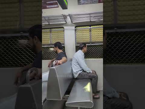 Mumbai local @4AM || Mumbai's life || आमची मुंबई #shorts