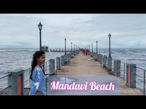 #vlog#Mandavibeach|| मेरे साथ चलिए Heart 💖 of the city dekhne || Happening place of Ratnagiri