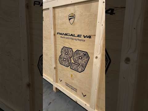 Unboxing the MotoGP Ducati Jorge Martin Replica Panigale Nr89