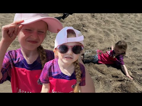 COOL KIDS AT THE BEACH | Elsie got buried in sand and a walk along the beach