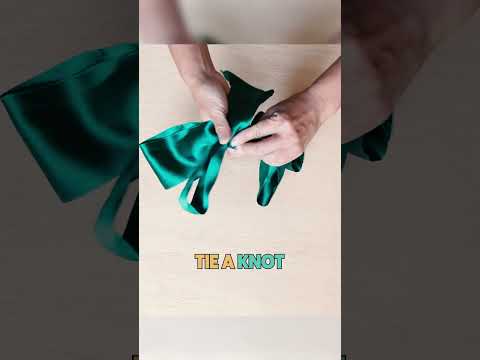 How to Tie a Fancy Ribbon Bow | Remodelaholic #christmashacks