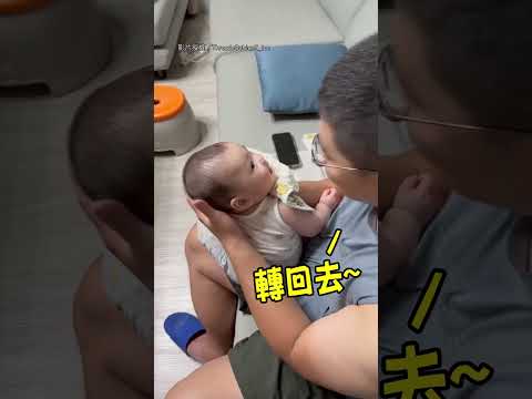 【求親親😍】寶寶拍背一直回頭討親 超可愛畫面 萌爆網友｜嬰兒｜拍嗝