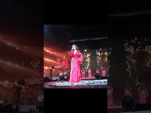 Sunidhi Chauhan Live Gun Guna re #sunidhichauhan