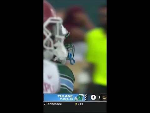 Makhi Hughes with a spectacular rush vs. Temple