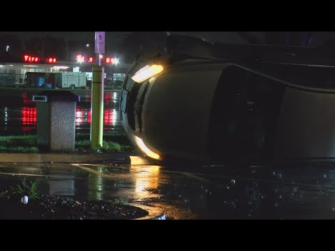 Driver flips car in south Toledo parking lot