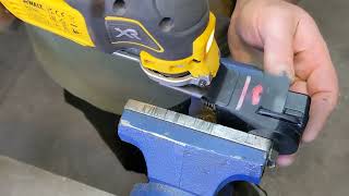 Oscillating tool neatly cutting plastic