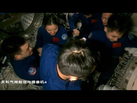 Shenzhou-19 hatch opening