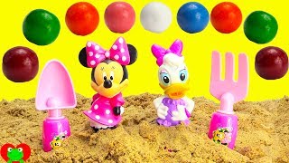 Minnie Mouse and Daisy Beach Adventure Magic Gumball Surprises