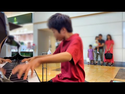 11-Year-Old Plays Cateen's Arrangement of Piano Concerto No. 1 "Anti-Ares" on Street Piano