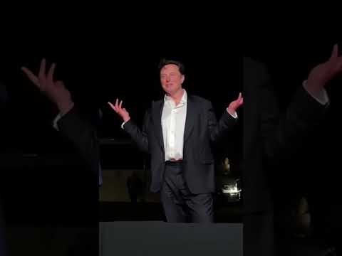 Donald Trump, Elon Musk sing ‘God Bless America’ with Chris Macchio #shorts