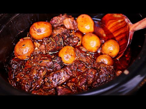 Easy Slow Cooker Garlic Butter Beef and Potatoes Recipe